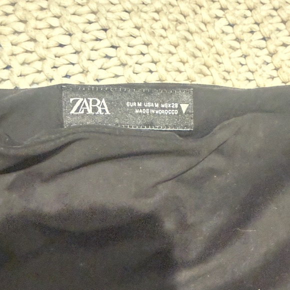 Zara Black Mini Skirt - Sleek Straight Cut - Picture 4 of 6
